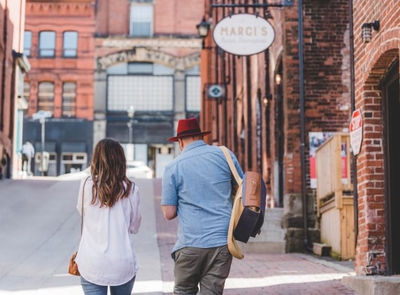 people-walking-streets-in-summer