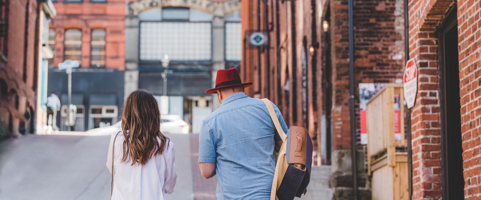 people-walking-streets-in-summer